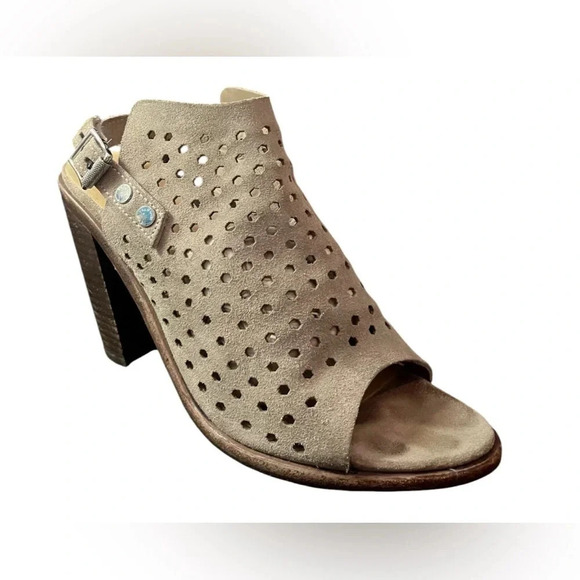 Sandals - Picture 2 of 6